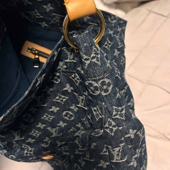 Louis Vuitton Blue Denim Daily GM - Picture 6 of 17